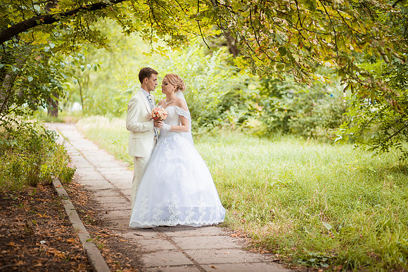 groom and bride on walking