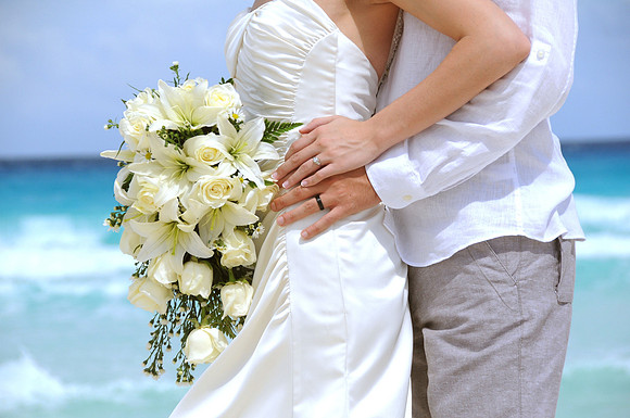 Wedding couple and flowers